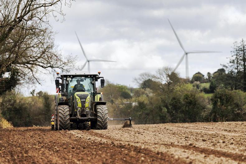 Tillage Podcast: fieldwork between showers and plant protection