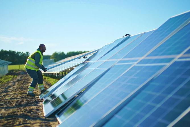 Over one gigawatt of solar farms now generating power