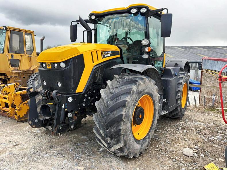 JCB Fastrac 4220 tops auction at €89,000 plus VAT