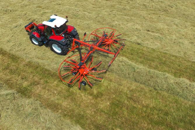Kuhn introduces mounted 7.4m twin-rotor rake