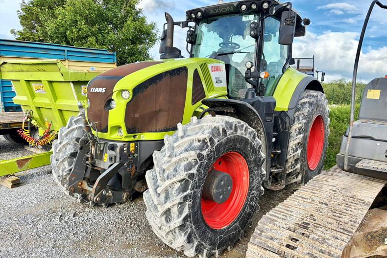 2019 Claas Axion 920 makes €53,000 at auction 