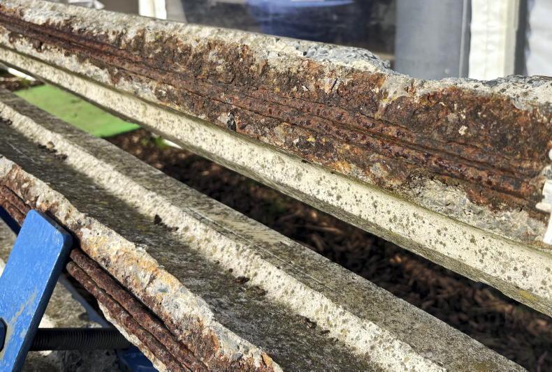 Safety when replacing concrete slats 