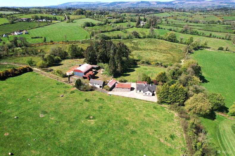 Torn between two residential farms in Breffni county