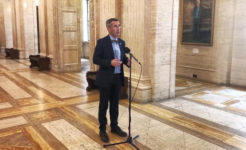 Muir orders review of Tyrone cattle cull