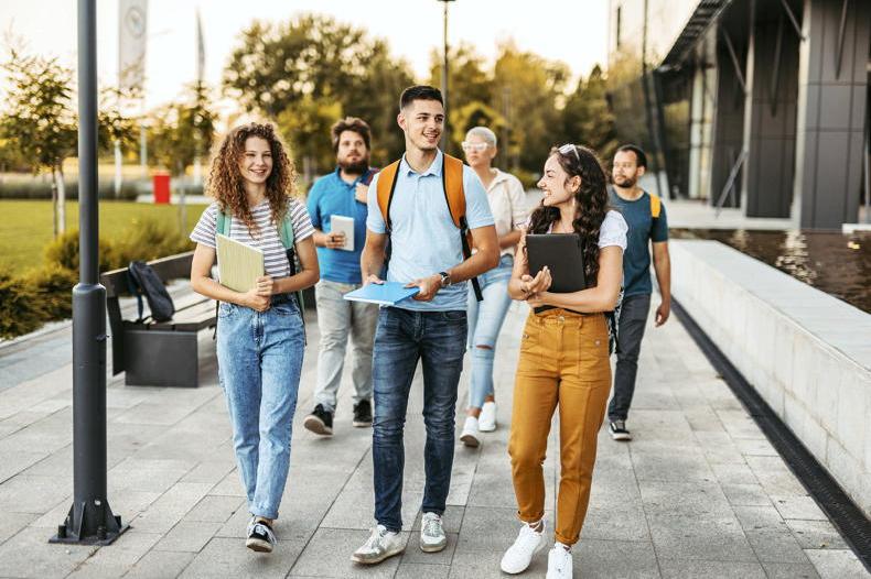 Expert money tips for students starting college