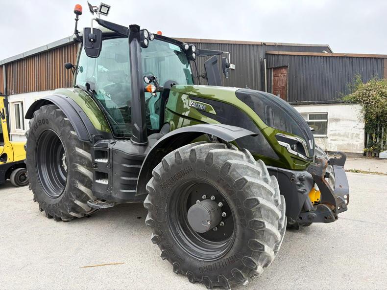 2023 Valtra T215 scoops €94,000 at auction 