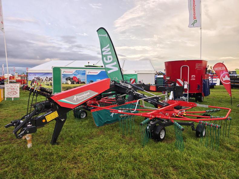 Ploughing highlights: Kverneland showcases new twin-rotor rake