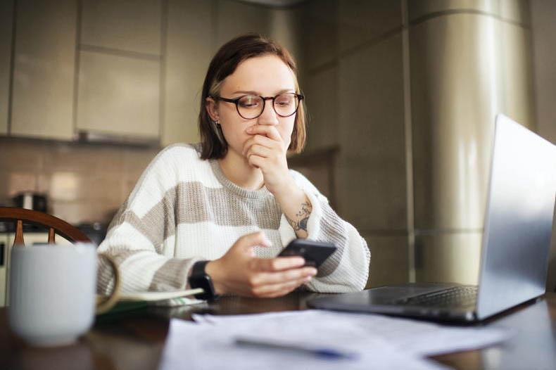 How to spot a scam text and avoid payment fraud