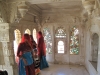 Klik om te vergroten Indische vrouwen in het fort van Udaipur