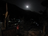Klik om te vergroten De maan boven de bergen, te zien bij een klein koreaans restaurantje (Mcleod ganj)