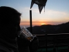 Klik om te vergroten Sunset met een biertje - McLeods Ganj