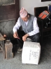 Klik om te vergroten pakketje versturen vanuit nepal met al onze veel te warme kleding!