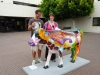 Klik om te vergroten Quirijn en Karina op de Cow Parade.