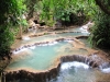 Hele mooie waterterrassen bij een waterval in Luang Prabang