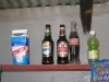 Klik om te vergroten Shake Shake, smerig maisbier met klonten. Hier zweren ze erbij.