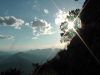 Klik om te vergroten Incamachay Pumamachay Hiking. Zon door afhangende boom.