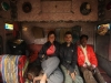 In de cockpit van een Indische truck om tijdig het project te bereiken