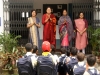 Ochtendgebed in de Engelse school die binnen enkeler jaren geld moet opbrengen voor de sloppenprojecten
