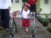 Klik om te vergroten ouwe Achmad met mini rollator