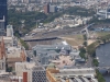 Klik om te vergroten Tussen de grijze gebouwen het Federation Square, dit zat helemaal vol tijdens de finales