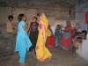 Klik om te vergroten Esther doet de bruiloftsdans - Pushkar