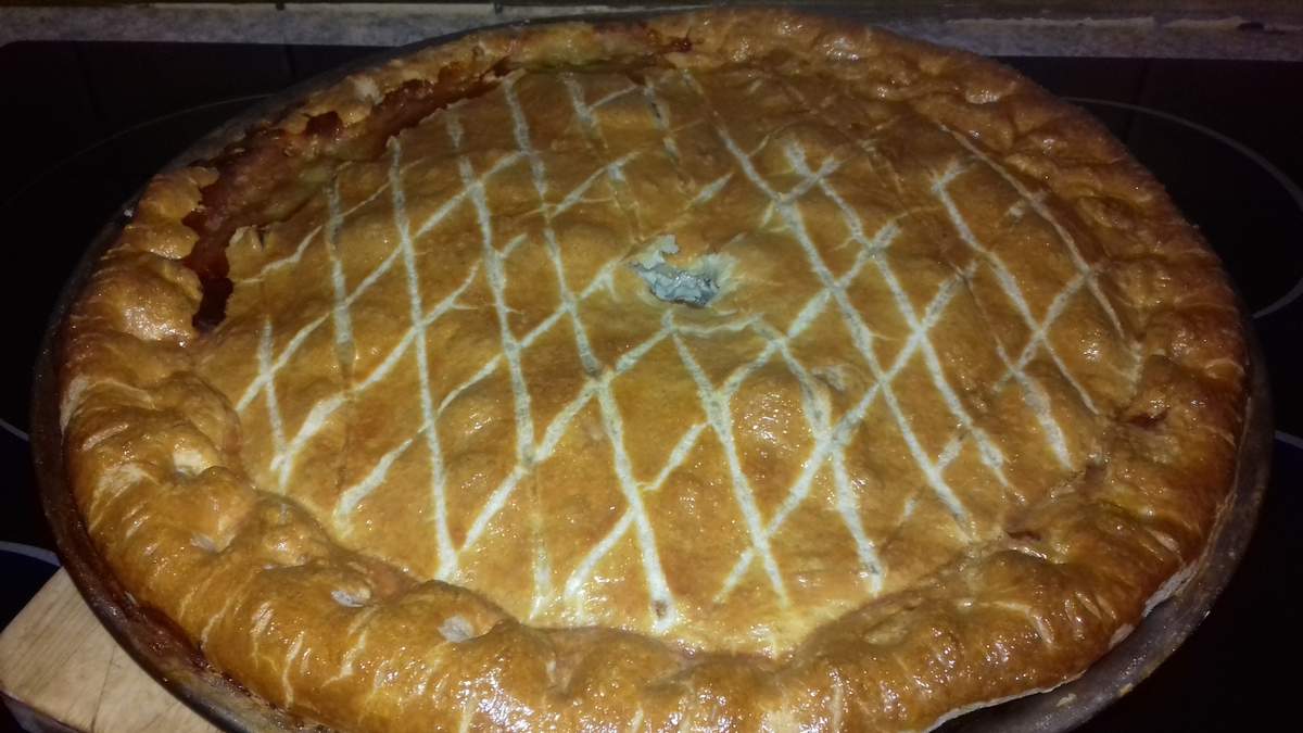 Tourte Alsacienne De La Vallée De Munster Tourte de la vallée de Munster: tourte à la viande alsacienne, pâte brisée  - Recette par emma.cuisine