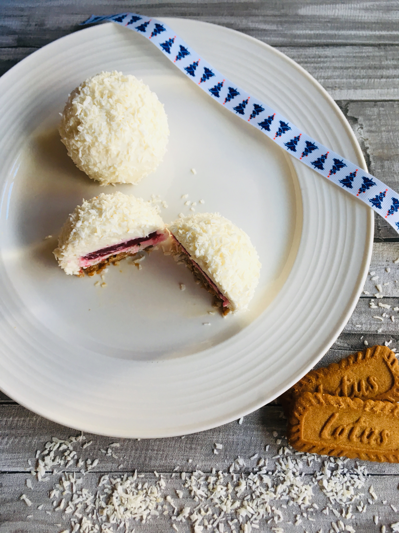 Dessert Individuel Coco Insert Framboise Et Croquant De Speculoos Recette Par United Colours Of Macarons Dessert Individuel Coco Insert Framboise Et Croquant De Speculoos Recette Par United Colours Of Macarons