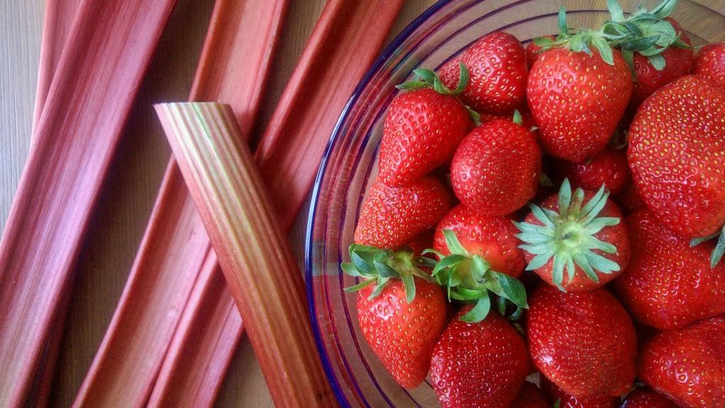 Recette De Confiture Fraise Rhubarbe Recette Par Happycurio