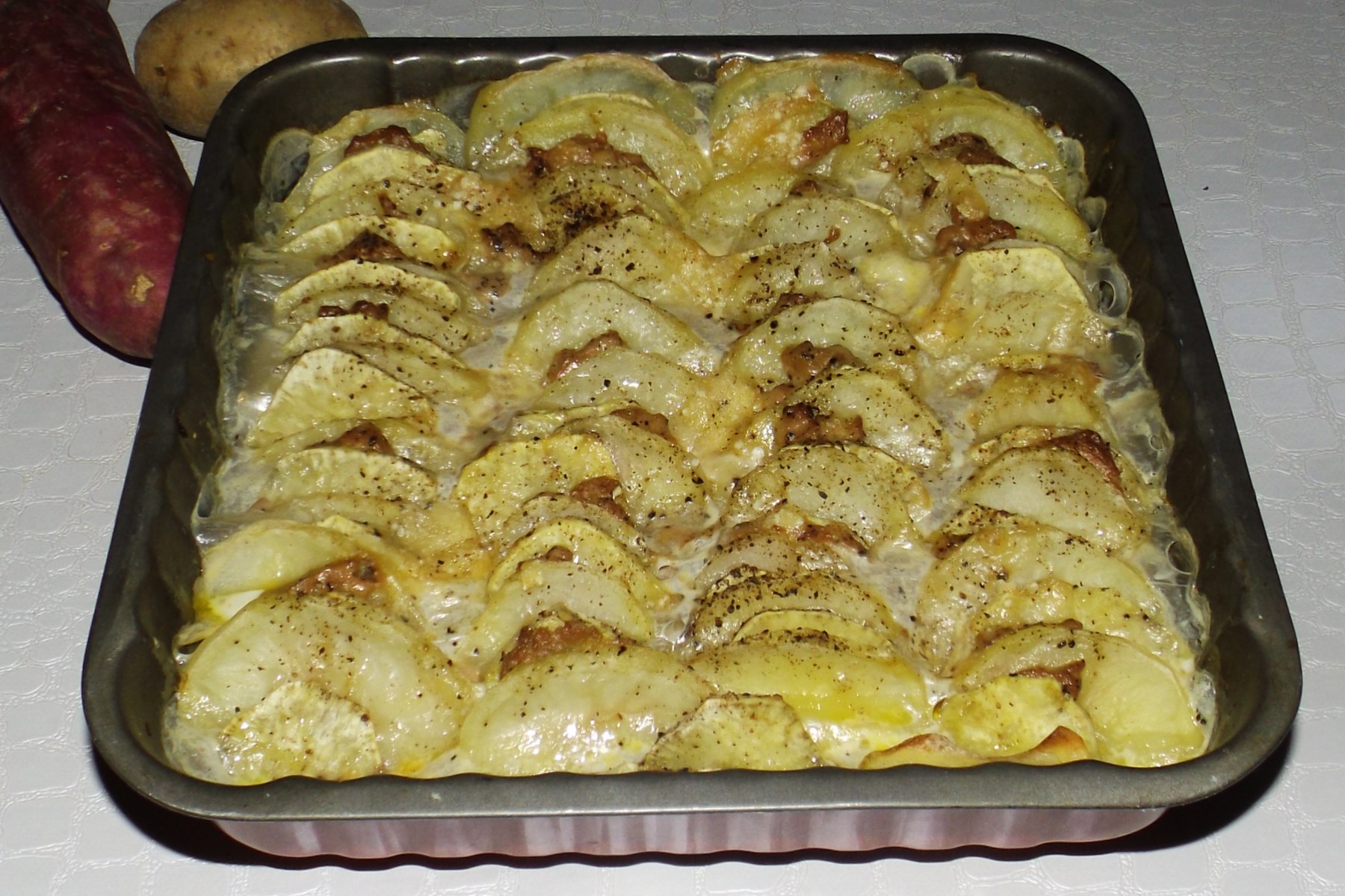 Tian De Pommes De Terre De Patates Douces Et De Foie Gras