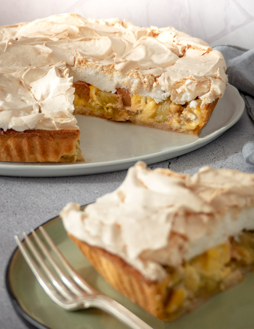 Tarte A La Rhubarbe Meringuee Recette Par Jessie De J Ai Si Faim