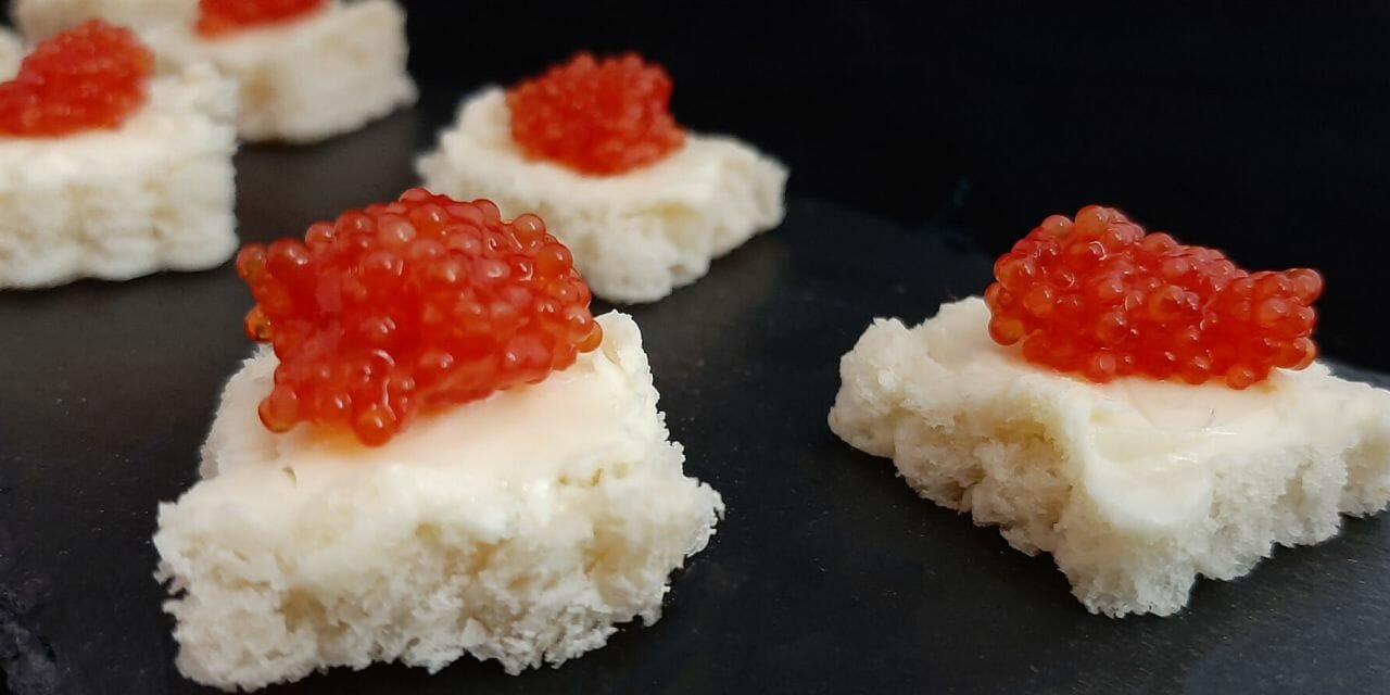 Toast Oeuf De Lompe Beurre Ou Pas Toast Œuf de lompe. Amuse-bouche facile sans cuisson pour l'apéro - Recette  par The Best Recipes