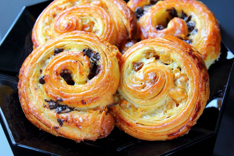 Escargots feuilletés à la crème et pépites de chocolat - Recette par Les  Gourmandises de Amela