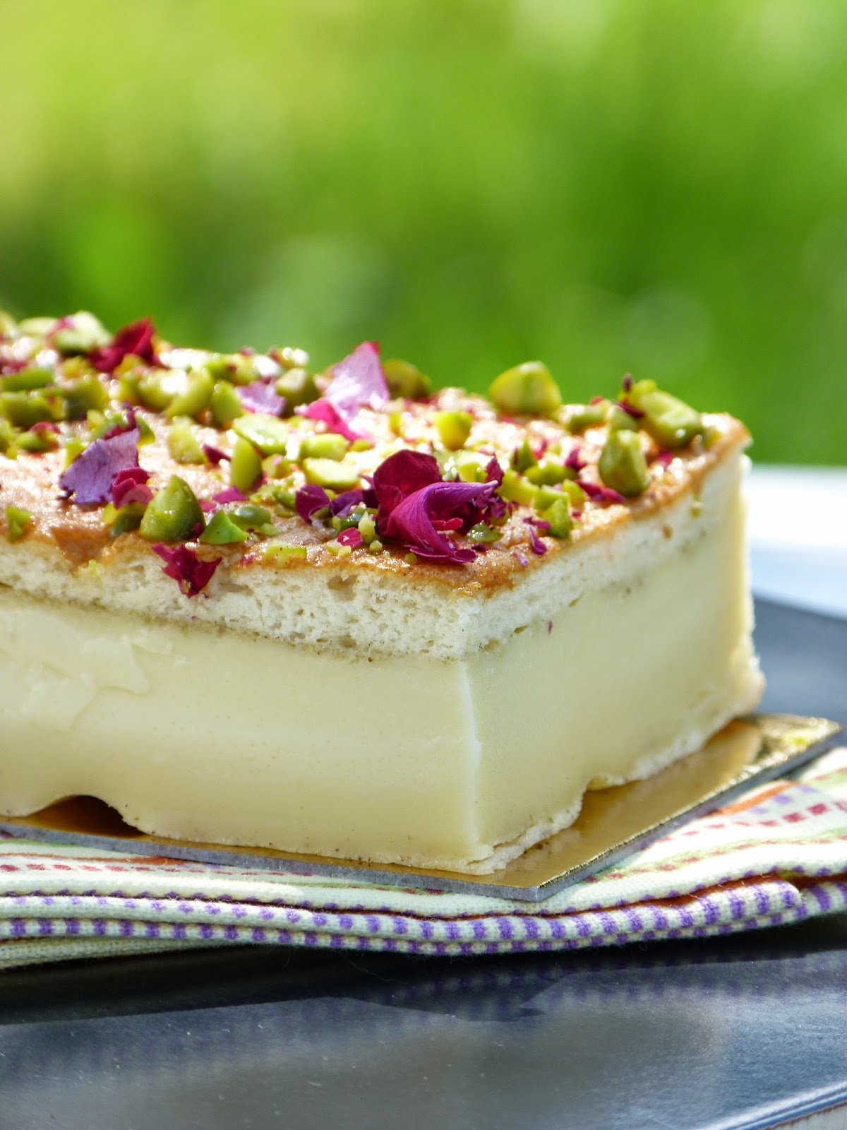 Gateau Magique A La Cardamome Et Eau De Rose Recette Par Chic Chic Chocolat