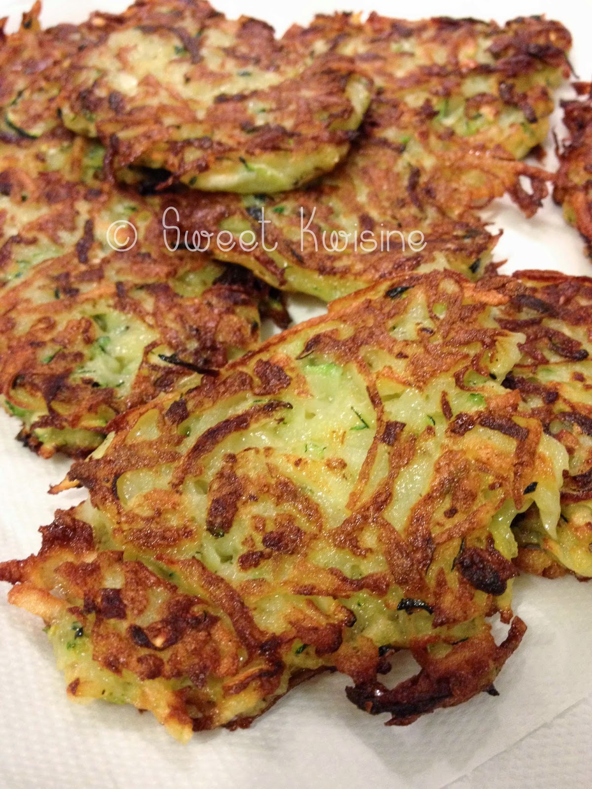 Galette Pomme De Terre Courgette Thermomix Les galettes végétariennes de pommes de terre aux courgettes - Recette par  Sweet Kwisine