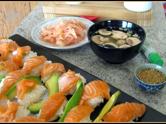 Sushis Maison Au Saumon Et Avocat Recette Par Keskonmangemaman sushis-maison-au-saumon-et-avocat-recette-par-keskonmangemaman