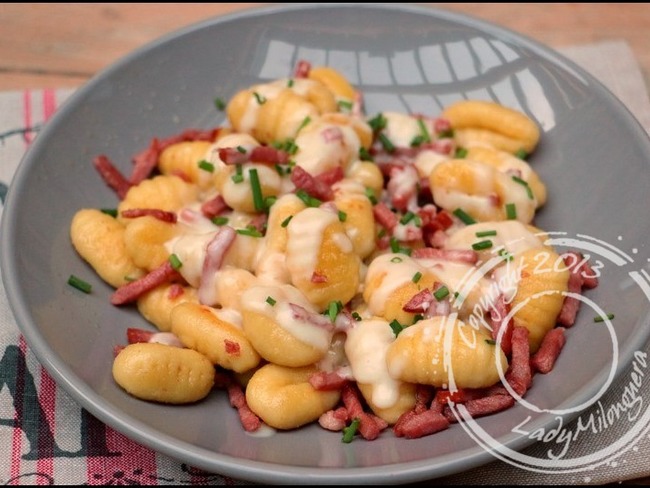 Gnocchis à poêler, sauce Saint-Nectaire et bacon - Recette par Happy