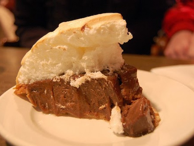 Tarte Au Chocolat Meringue A La Guimauve Quebec Canada