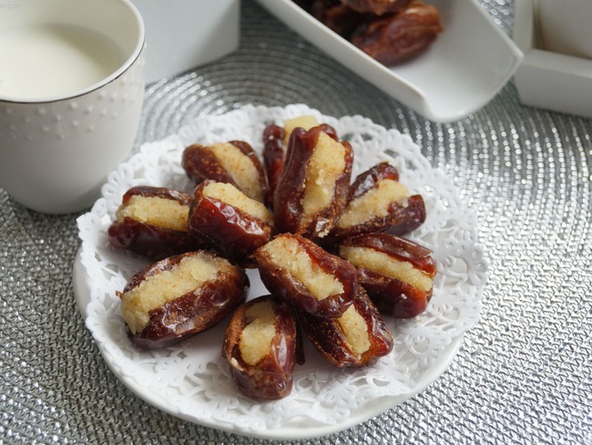 Dattes fourrées à la pâte d’amande maison - Recette par Miam Miam & Yum