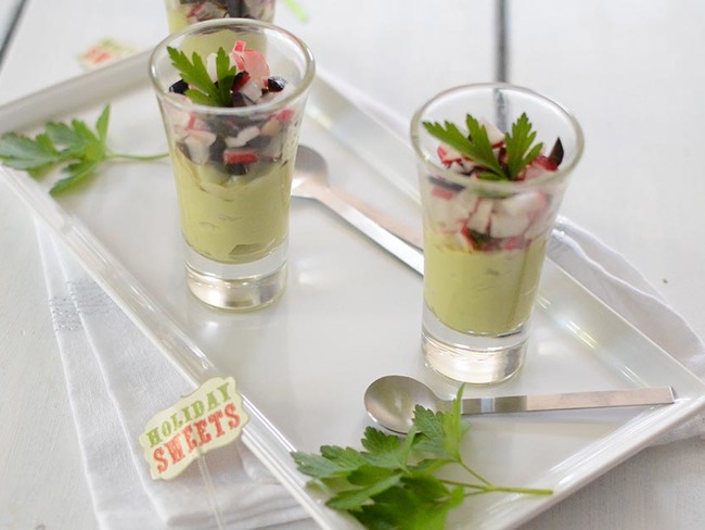 Verrines De Creme D Avocat Et Crumble De Radis Aux Olives Noires