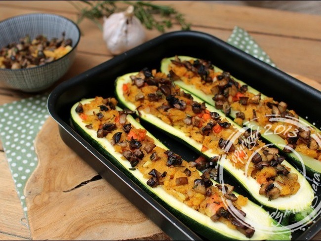 Courgettes farcies à la polenta et petits légumes Courgettes farcies à la polenta et petits légumes