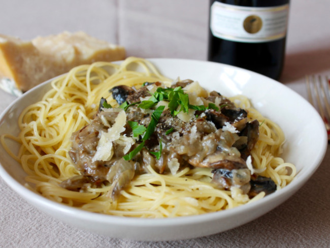 Spaghettis Aux Champignons De Paris Creme Fraiche Et Parmesan