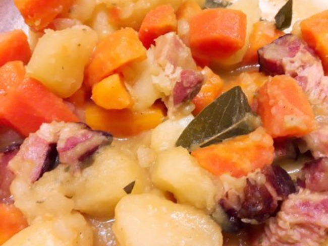 Ragoût facile de pommes de terre et carottes au lard fumé - Recette par