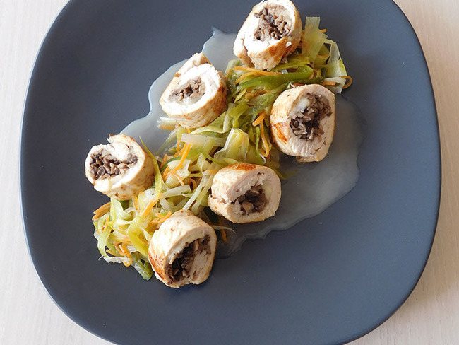 Ballotines De Volaille Poireaux Carottes Et Bouillon De Parmesan