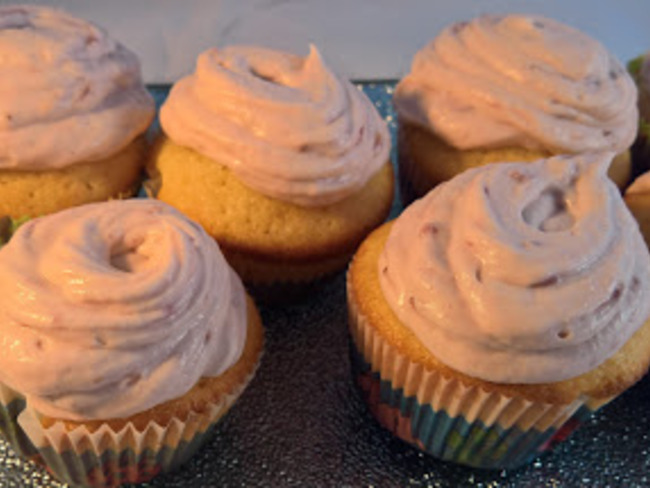Cupcakes Au Chocolat Blanc Et Topping Aux Fraises Recette Par