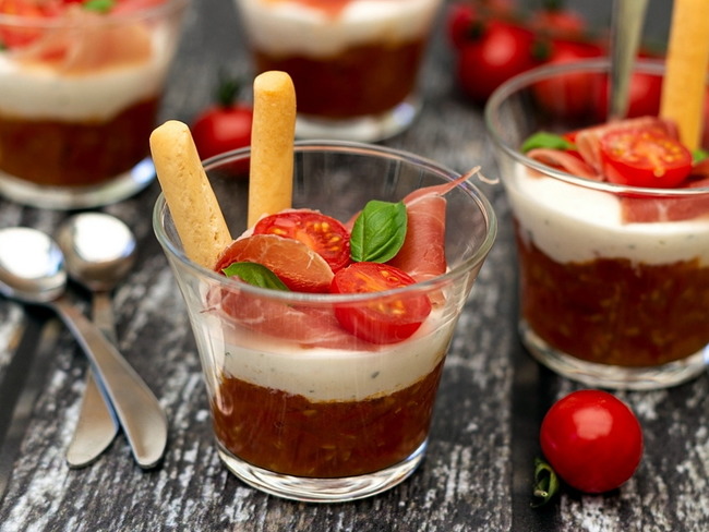 Verrines A La Compotee De Tomates Cerises Mousse De Fromage Frais