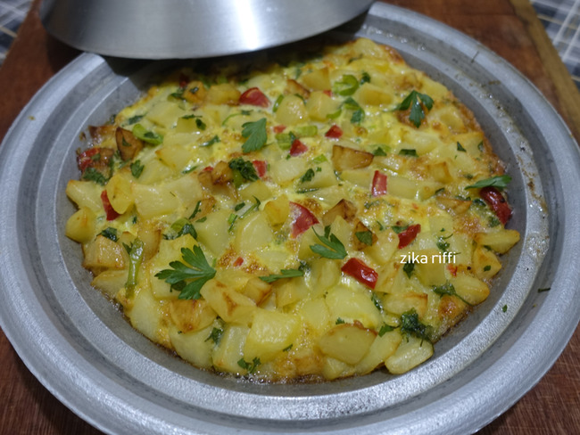 Omelette De Pommes De Terre Poivron Et Tomate Au Tajine Recette