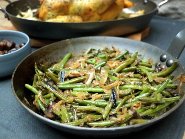 Poelee De Haricots Verts Et Champignons Aux Oignons Caramelises
