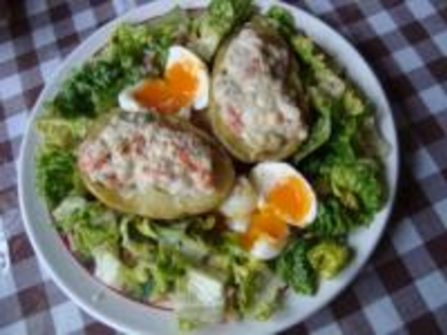 Pommes De Terre Farcies Aux Endives Accompagnees D Oeufs Mollets