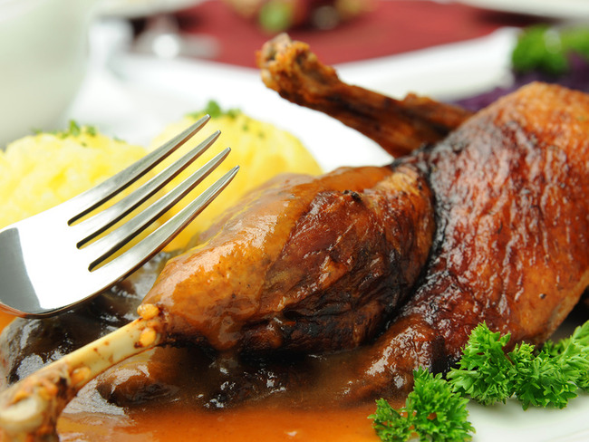 Oie en deux cuissons façon mode de Visé - Recette de l'oie pochée et en ...