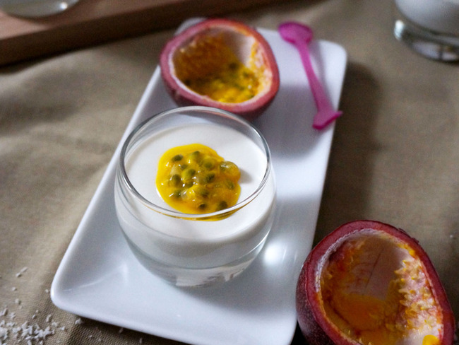Panna cotta coco et fruits de la passion - Recette par Pretty Chef